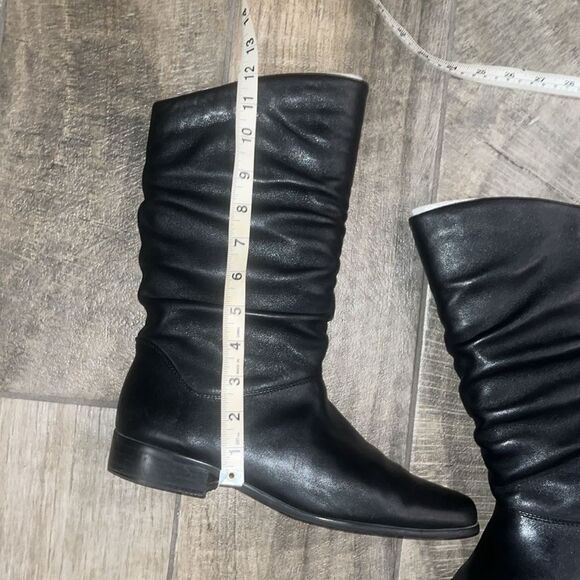 Vintage Croft & Barrow black leather scrunch square toe boots. - Picture 6 of 6